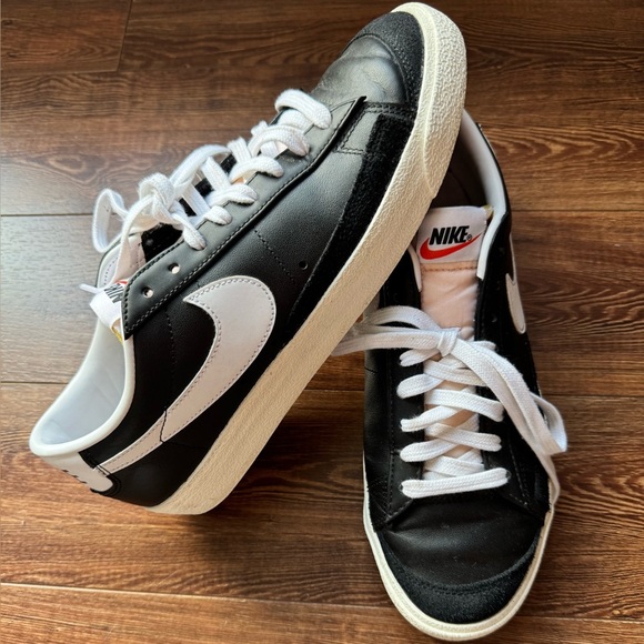 Nike Blazer Low top classic Black and White Sneakers - Picture 1 of 8